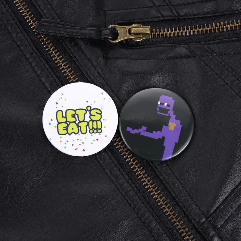 Retro Gaming Accessories - Horror-Spiel Antagonisten-Pin Lila Charakter-Brosche mit 'LET'S